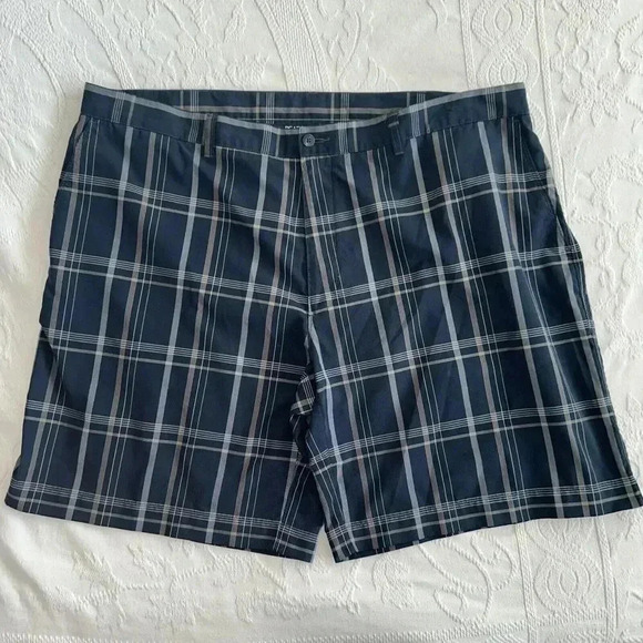 PGA Tour Golf Shorts Mens Size 44 Navy Blue Plaid Quick Dry 9" Inseam Flat Front - Picture 1 of 8